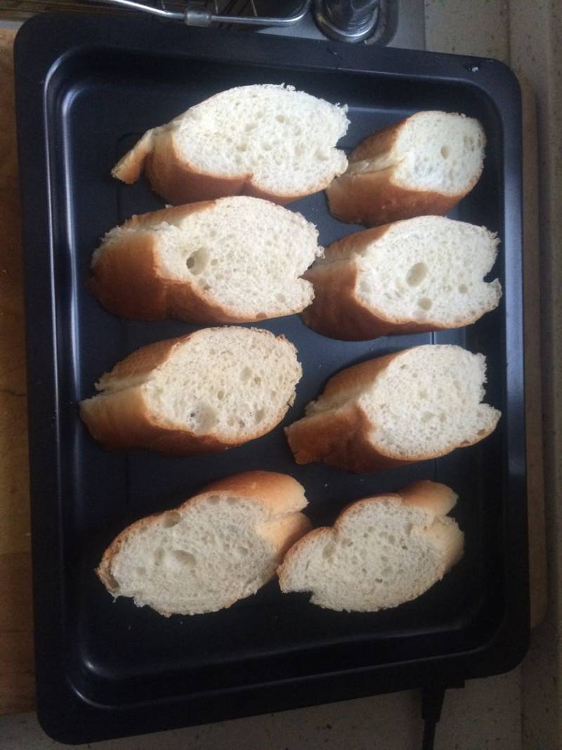 Steps for Making Easy Garlic Bread