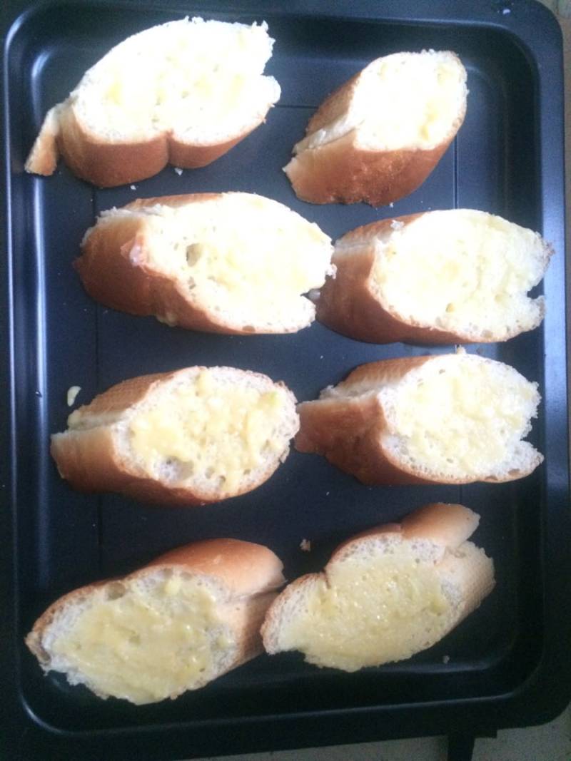 Steps for Making Easy Garlic Bread