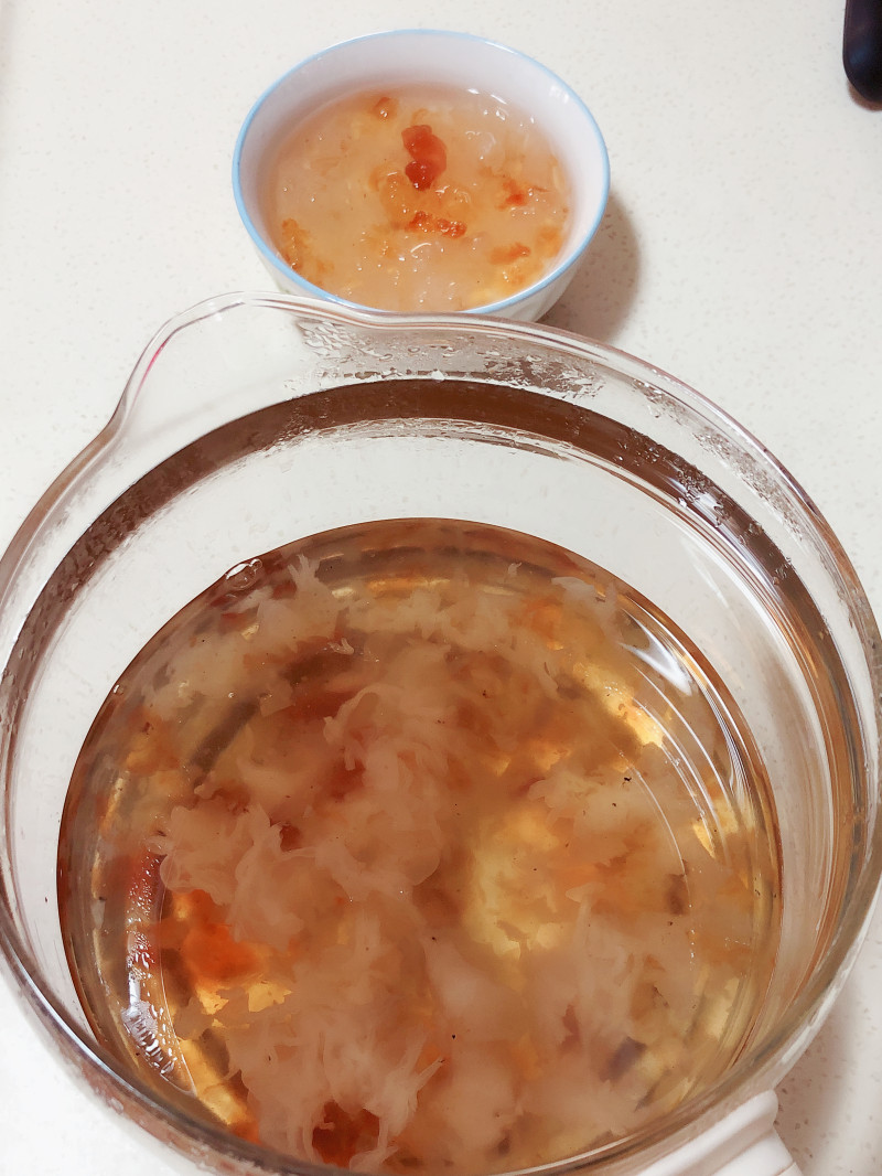 Steps for Cooking Snow Swallow and Peach Resin Soup