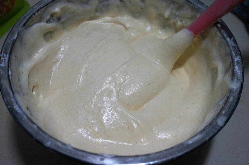 Step-by-Step Process of Making Sponge Flower Cake