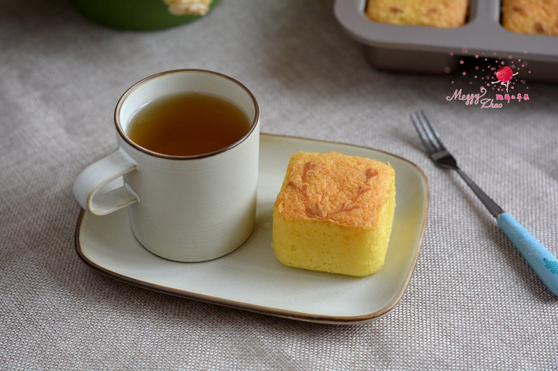 Step-by-Step Process of Making Sponge Flower Cake