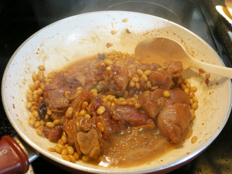 Steps for Braised Pig Trotters with Soybeans