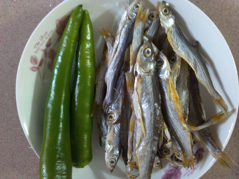 Steps for Cooking Dry-Fried Small Fish