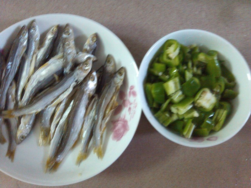 Steps for Cooking Dry-Fried Small Fish