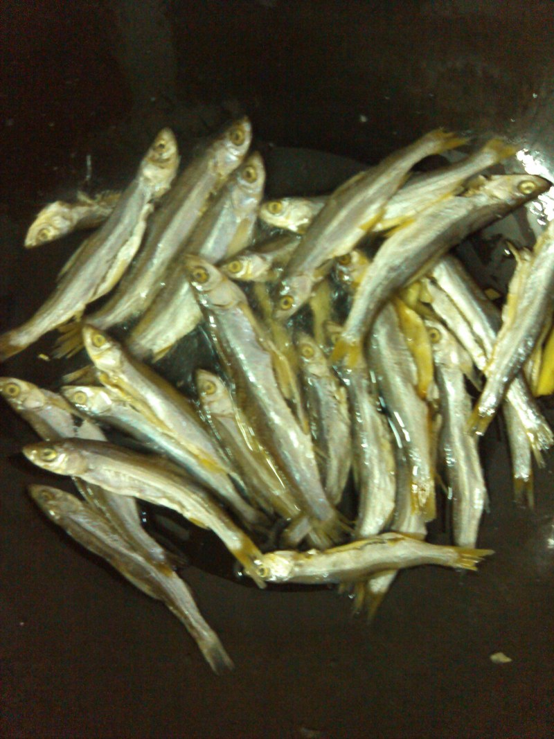 Steps for Cooking Dry-Fried Small Fish