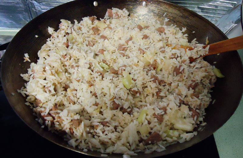 Steps for Making Beef and Pineapple Fried Rice