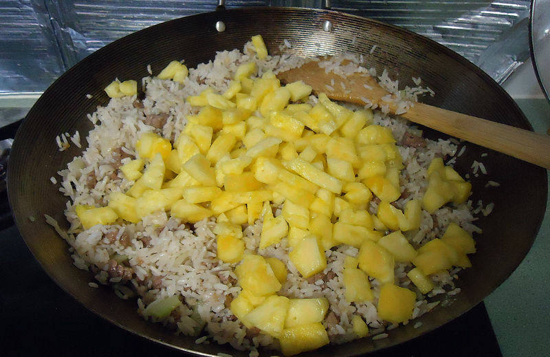 Steps for Making Beef and Pineapple Fried Rice