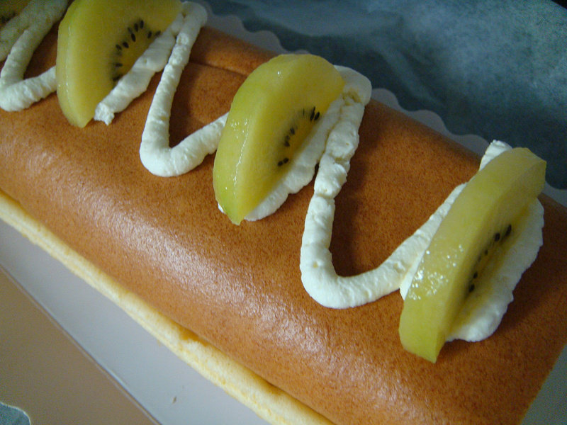 Kiwi Cream Roll