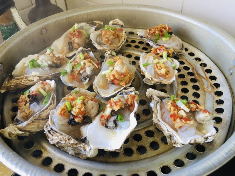 Garlic Vermicelli Steamed Oysters Preparation Steps