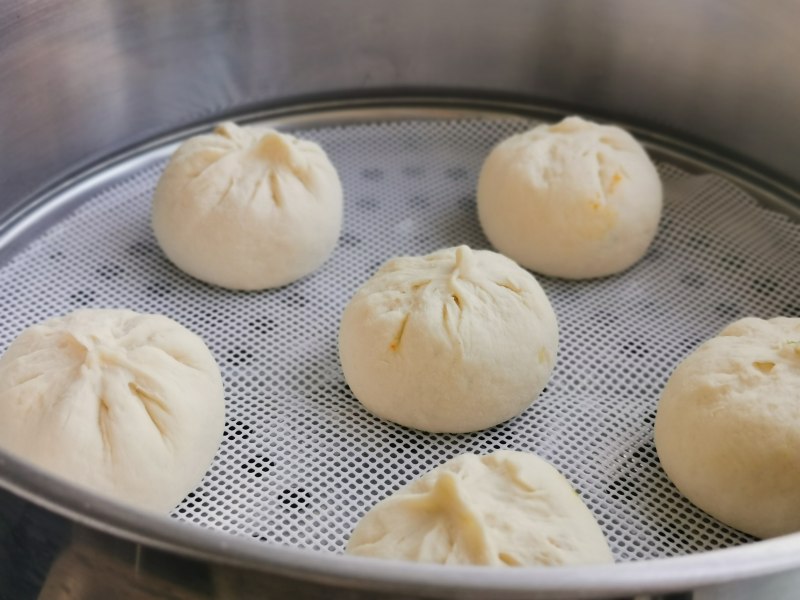 Steps for Making Crab Meat and Cabbage Steamed Buns