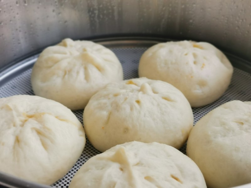 Steps for Making Crab Meat and Cabbage Steamed Buns