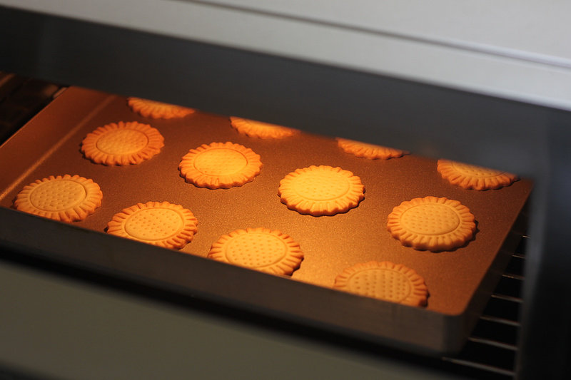 Steps for Making Sunflower Cookies (Approximately 34 Pieces)