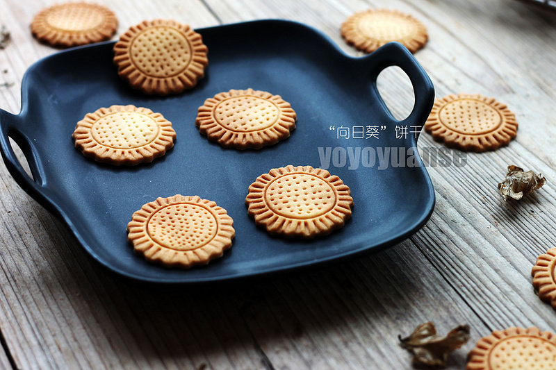 Steps for Making Sunflower Cookies (Approximately 34 Pieces)