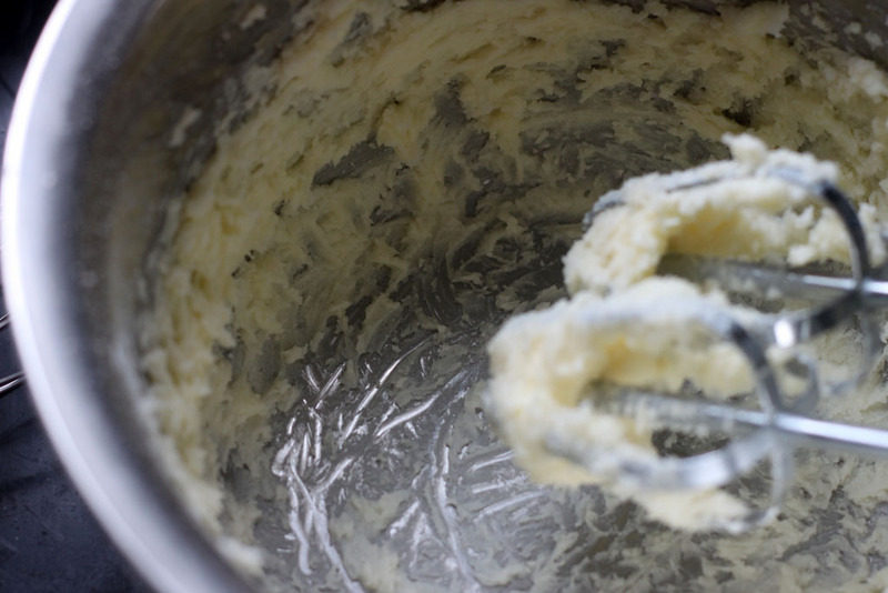 Steps for Making Sunflower Cookies (Approximately 34 Pieces)