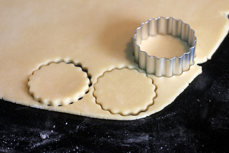 Steps for Making Sunflower Cookies (Approximately 34 Pieces)