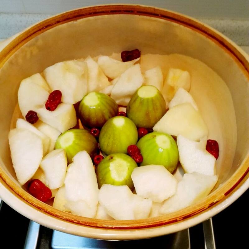 Iced Sugar Pear, Red Date and Fig Stew Cooking Steps