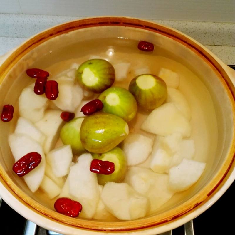 Iced Sugar Pear, Red Date and Fig Stew Cooking Steps