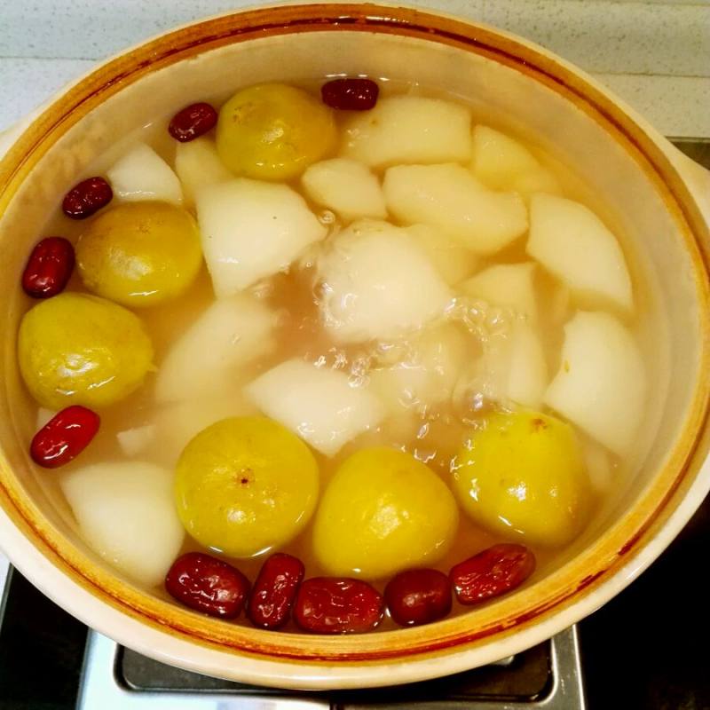 Iced Sugar Pear, Red Date and Fig Stew Cooking Steps