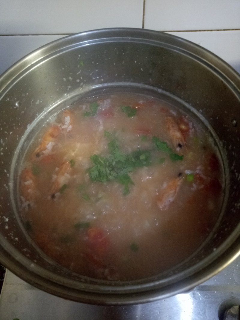 Steps for cooking Tomato and Shrimp Porridge