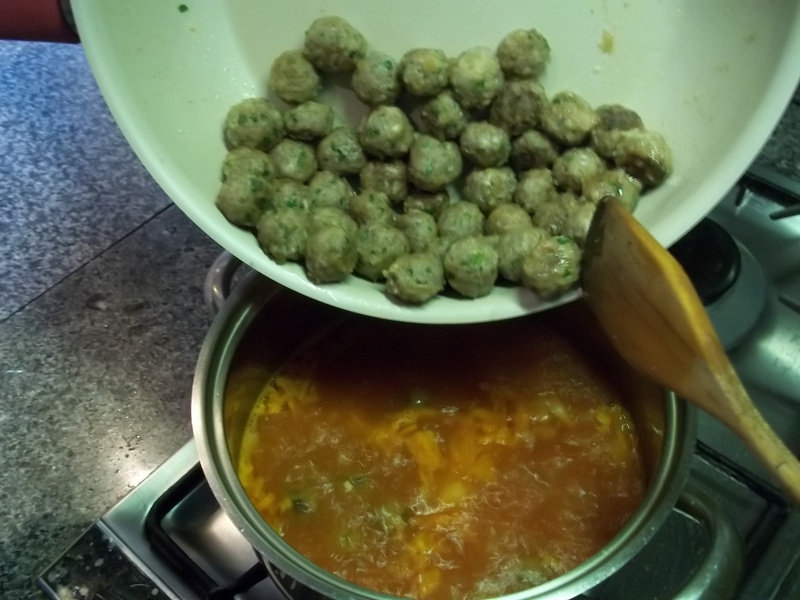 Steps for Making Boiled Beef Meatballs