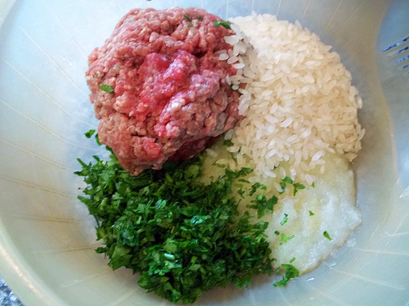 Steps for Making Boiled Beef Meatballs