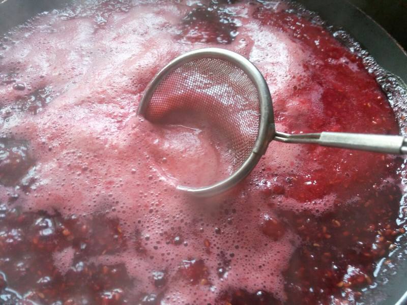 Steps to Make Raspberry Jam