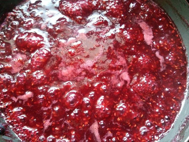 Steps to Make Raspberry Jam