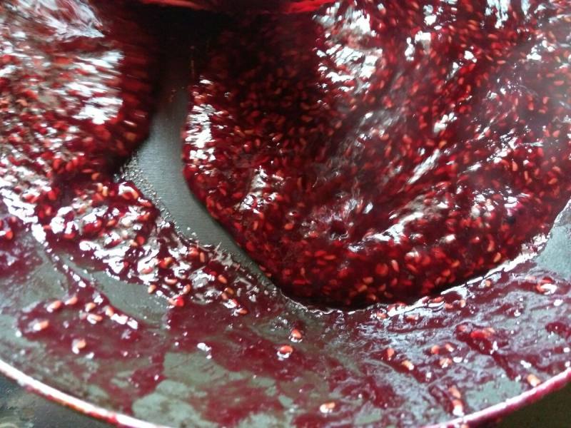 Steps to Make Raspberry Jam