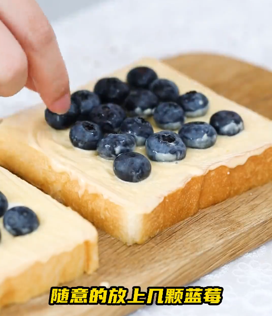 Detailed Steps to Make Your Own Blueberry Rock Toast with Bursting Sweet and Sour Flavor