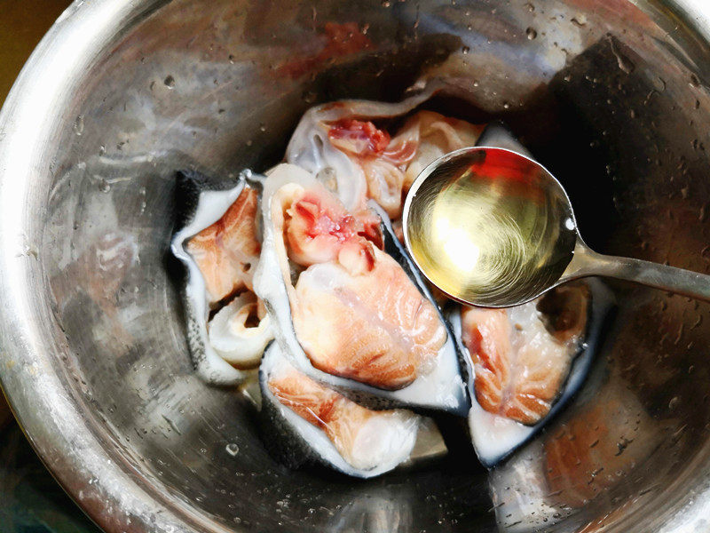 Steps for Making Green Onion Steamed Sea Bass