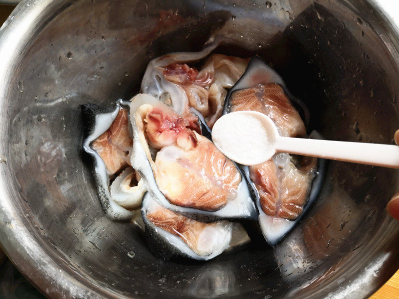 Steps for Making Green Onion Steamed Sea Bass