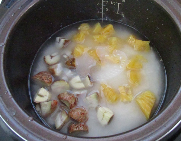 Steps for Making Chestnut Pineapple Rice