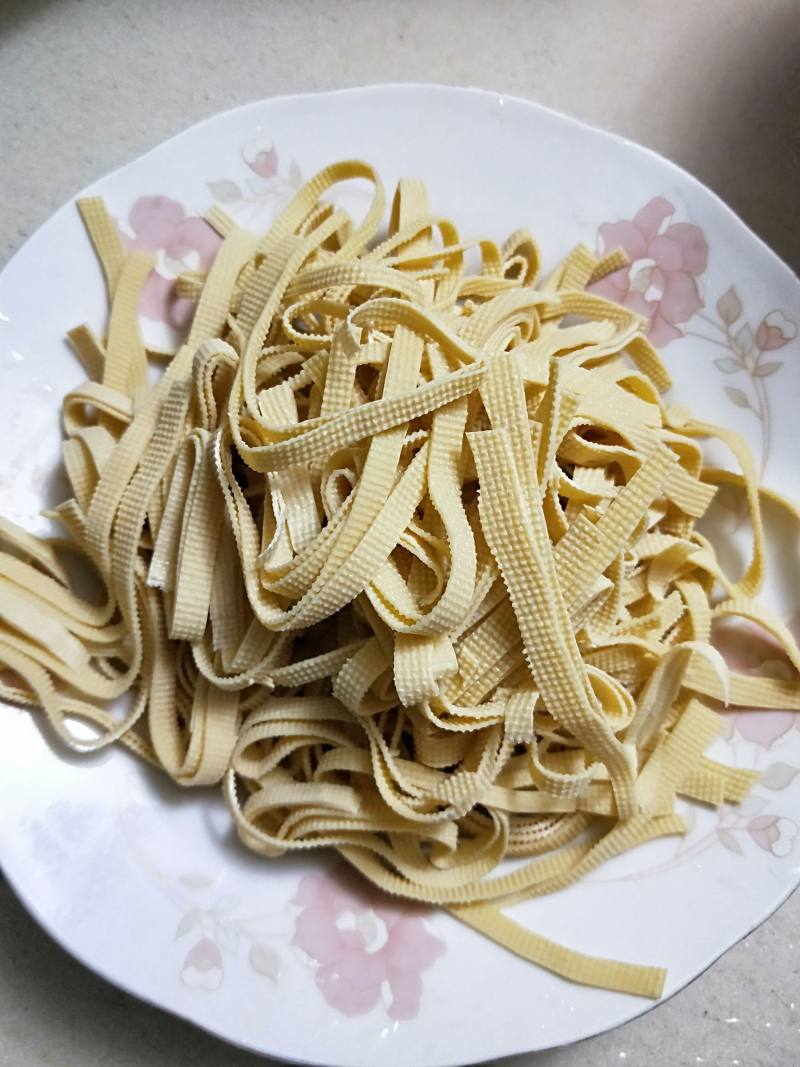 Detailed Steps for Making Refreshing Bean Curd and Enoki Mushroom Salad