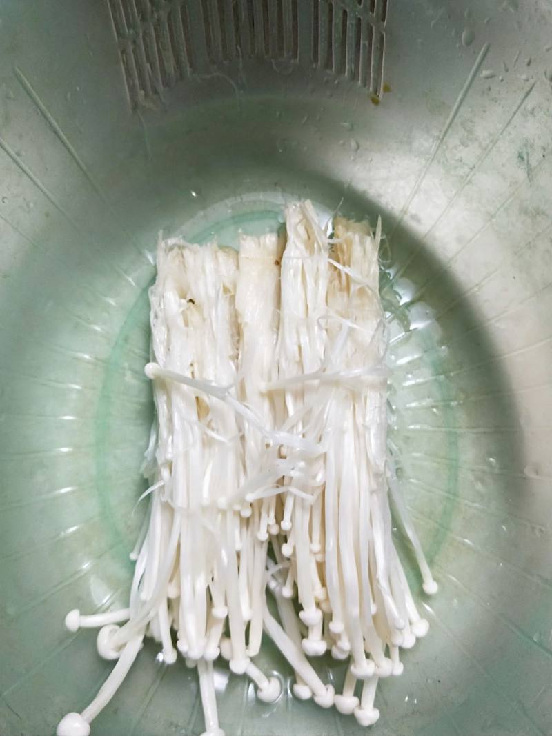 Detailed Steps for Making Refreshing Bean Curd and Enoki Mushroom Salad