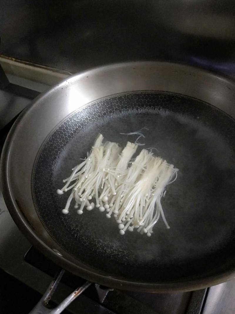 Detailed Steps for Making Refreshing Bean Curd and Enoki Mushroom Salad