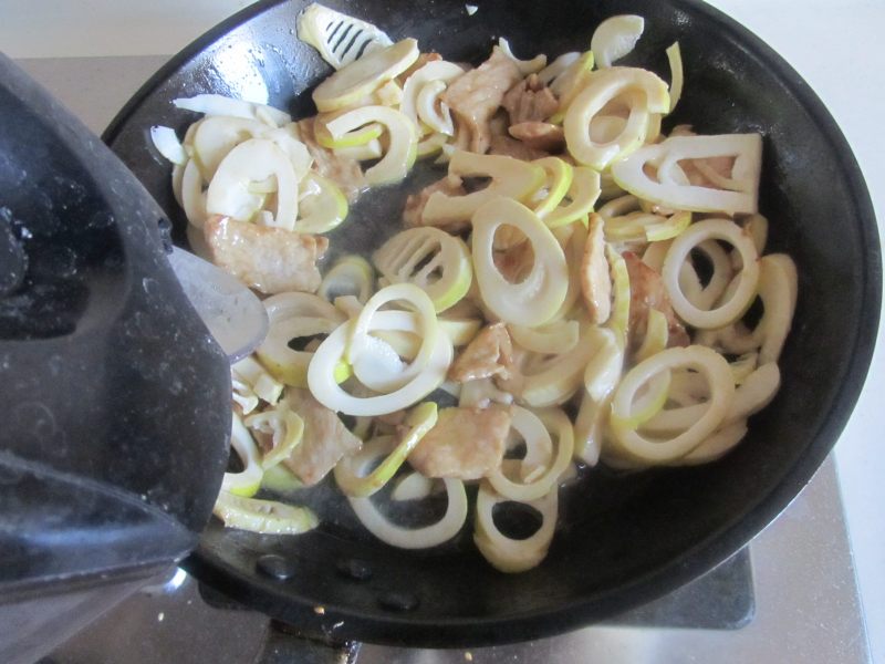 Steps for Stir-fried Pork with Bamboo Shoots