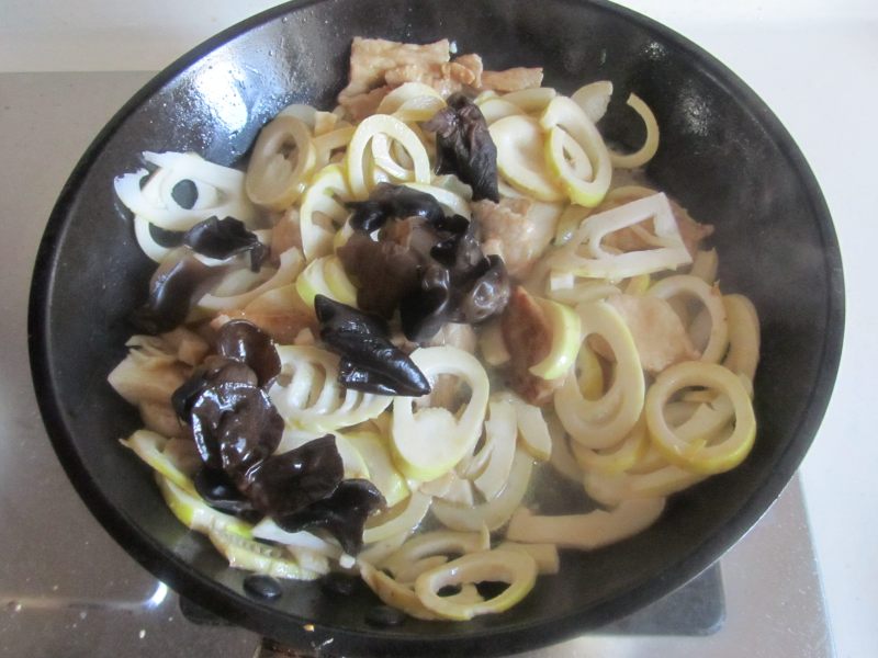 Steps for Stir-fried Pork with Bamboo Shoots