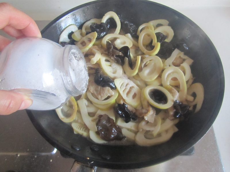 Steps for Stir-fried Pork with Bamboo Shoots