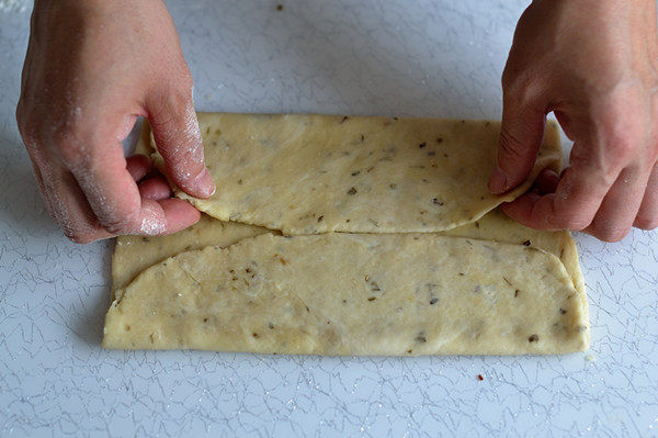 Step-by-step process for making Crispy and Delicious Vanilla Biscuits