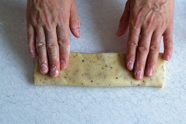 Step-by-step process for making Crispy and Delicious Vanilla Biscuits