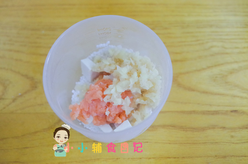 Steps to Make Salmon Tofu Porridge for Babies Over 7 Months