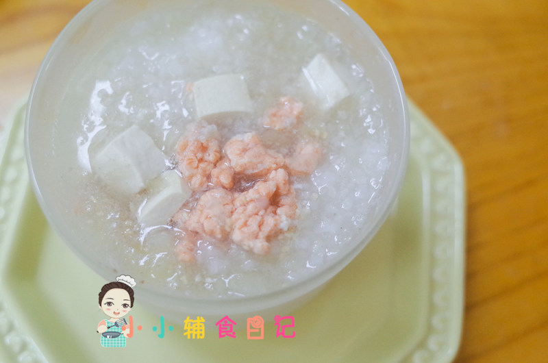 Steps to Make Salmon Tofu Porridge for Babies Over 7 Months