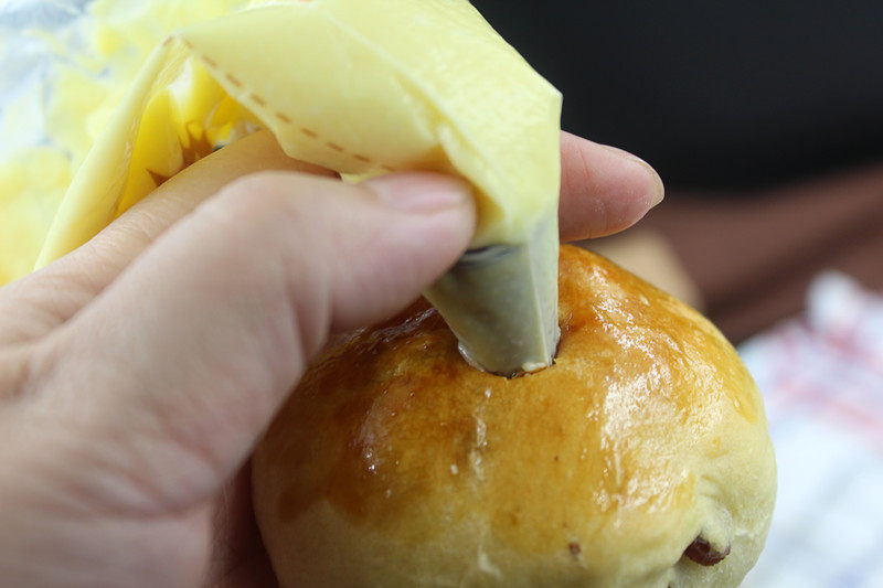 Steps for making Grape Cream Burst Bread