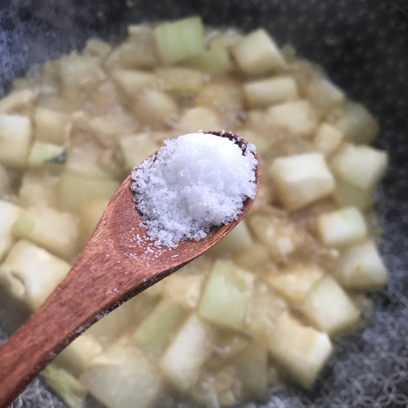 Steps for Making Walnut Oil Garlic Winter Melon