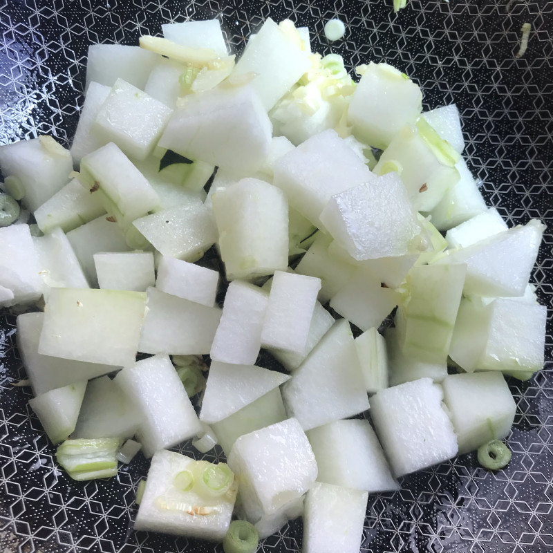 Steps for Making Walnut Oil Garlic Winter Melon