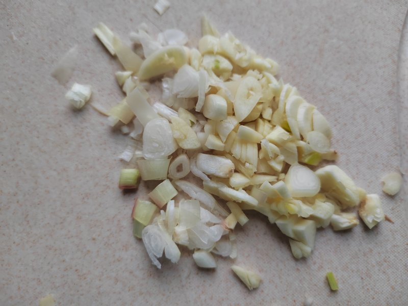 Steps for Making Garlic Lettuce