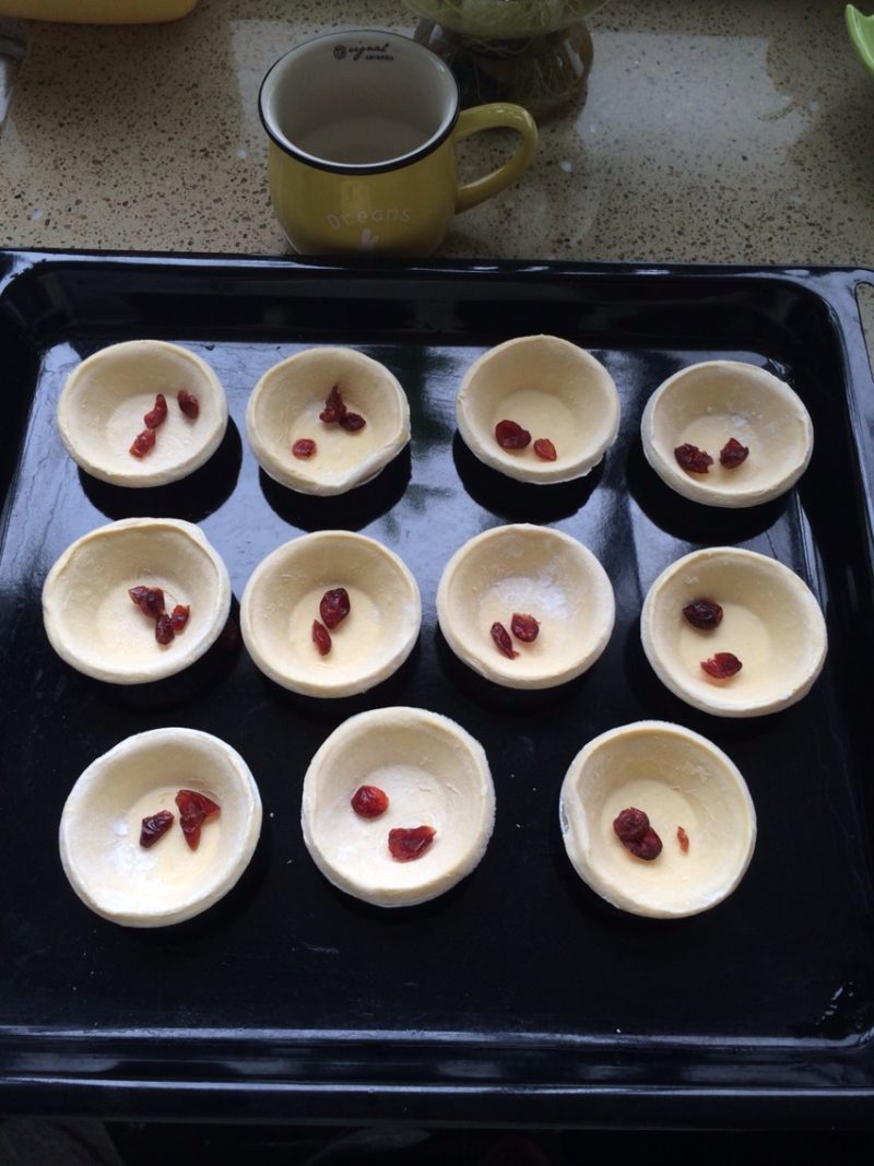 Steps for Making Cranberry Egg Tart with Milk Flavor