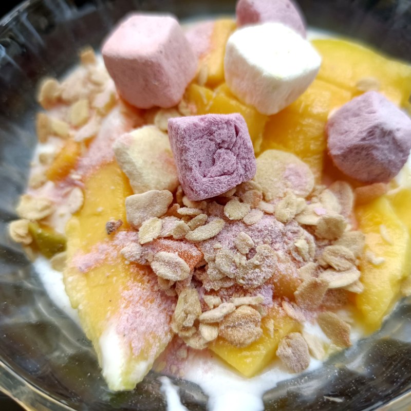 Steps to Make Muesli Yogurt with Mango