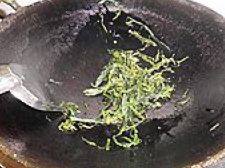 Chinese New Year Dish: Fragrant Seaweed Flavored - Seaweed and Small Fish Cooking Steps