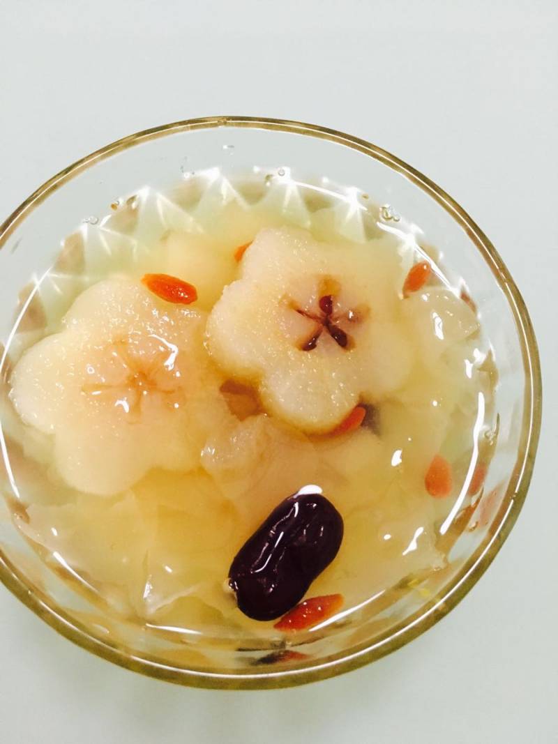 Steps for Making Snow Pear and Tremella Soup